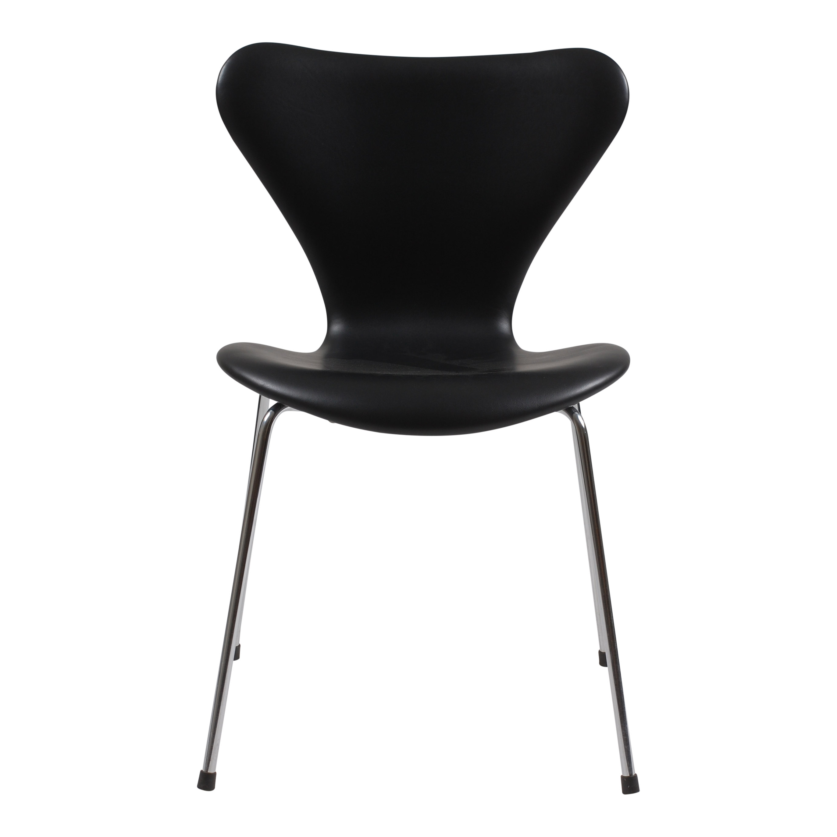 Upholstery of Arne Jacobsen 7 s chair in leather 3107 3207